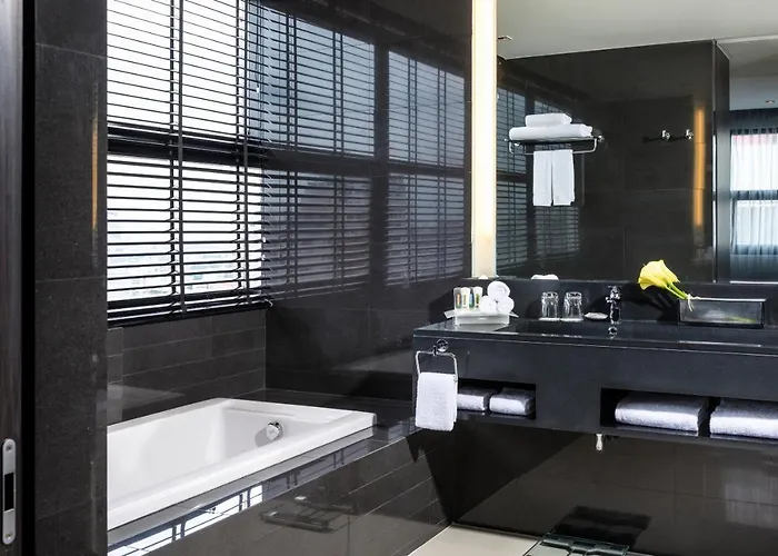 Hotel Sukhumvit By Ihg 4*